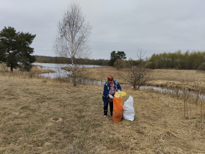 В рамках проведения Всероссийской акции &quot;Вода России&quot; администрацией Илья-Высоковского сельского поселения организован субботник по очистке от мусора берега реки Ячменки.