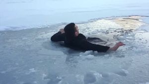 Если Вы провалились под лед. Если Вы провалились под лед.